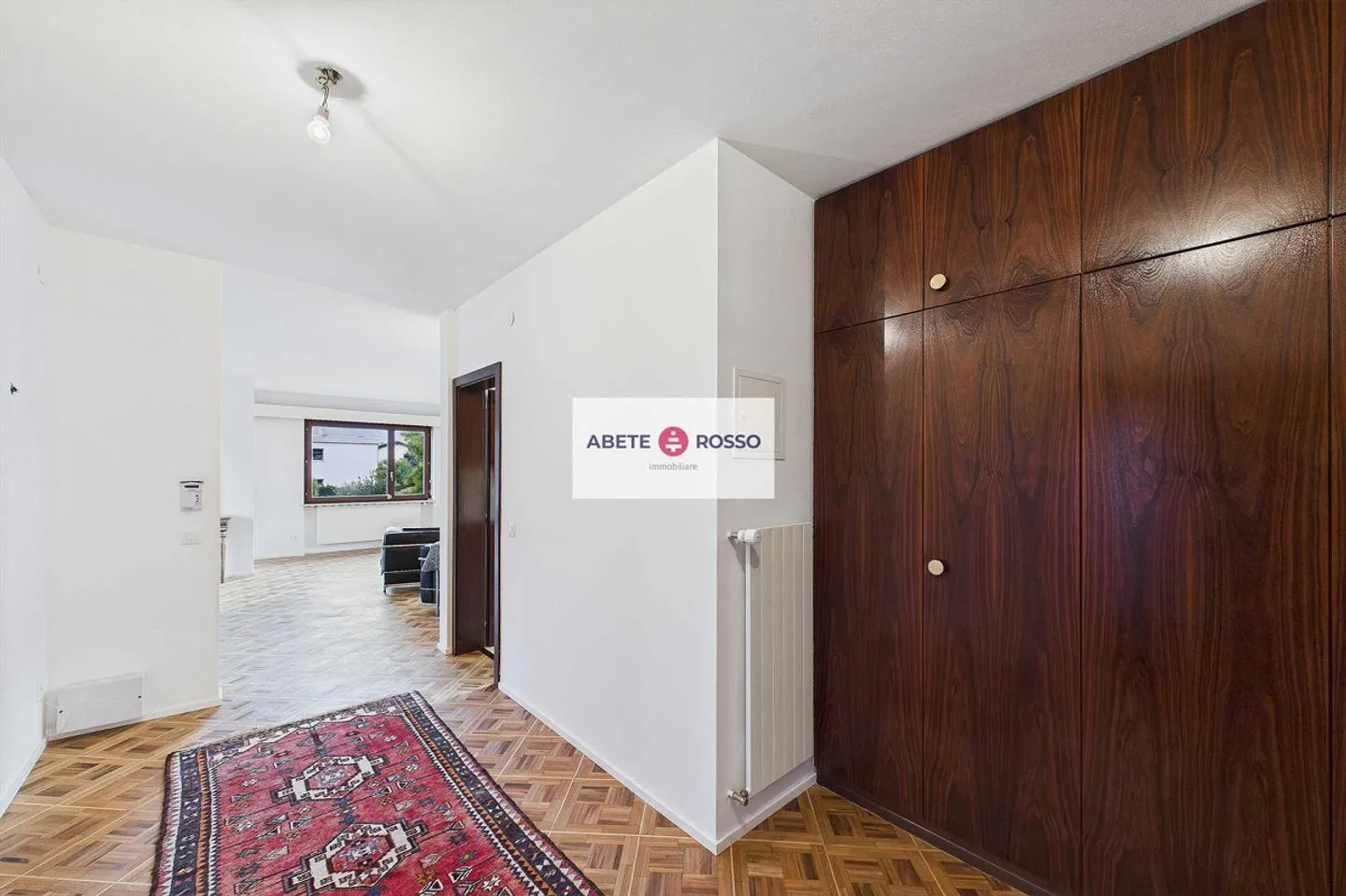 Appartamento con giardino privato in un'area residenziale esclusiva. - Foto 6 di 16