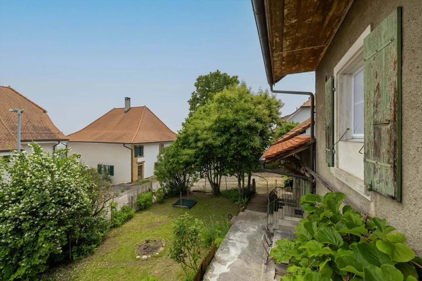 Corps de ferme de 820 m² comprenant 3 appartements et 2 granges partiellement ré - Photo 6 sur 13