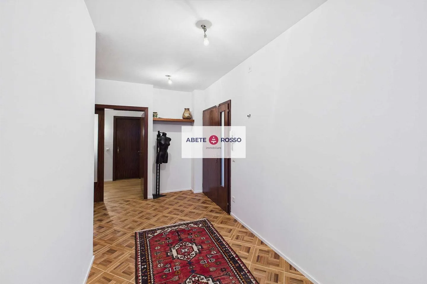 Appartamento con giardino privato in un'area residenziale esclusiva. - Foto 10 di 16