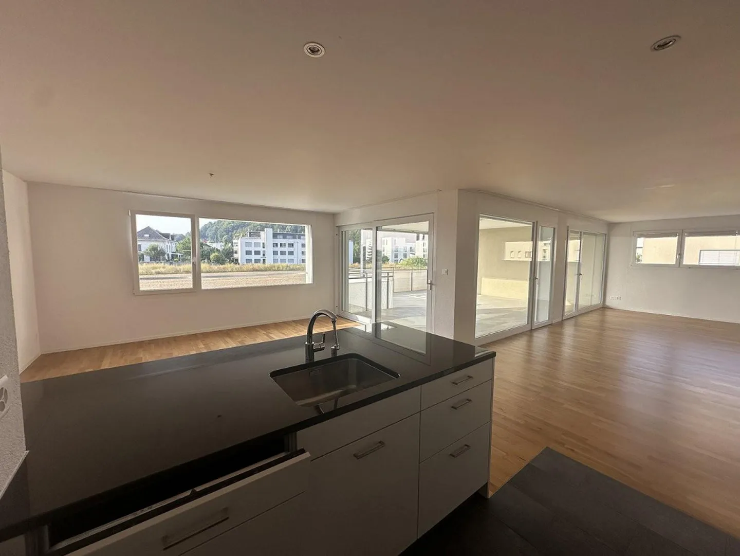 Moderne 4.5 Zimmer Wohnung - Foto 3 von 10