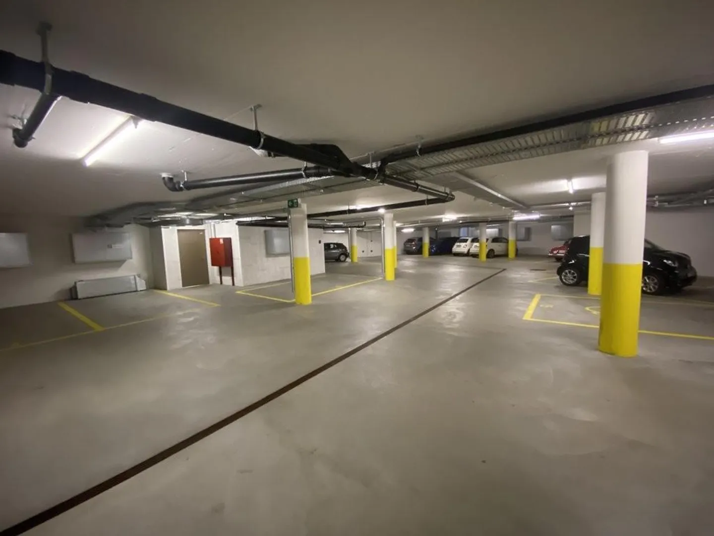 Tiefgaragenparkplatz in Oerlikon - Foto 2 von 2