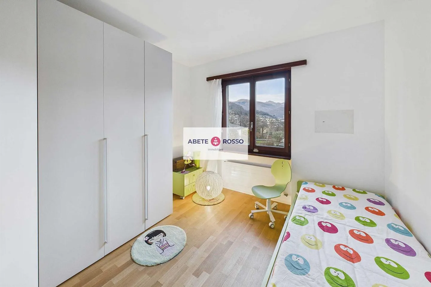 Appartamento con giardino privato in un'area residenziale esclusiva. - Foto 13 di 16