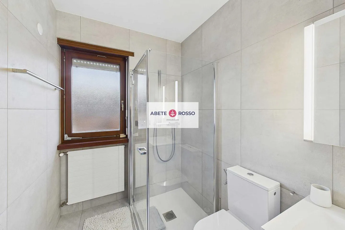 Appartamento con giardino privato in un'area residenziale esclusiva. - Foto 14 di 16