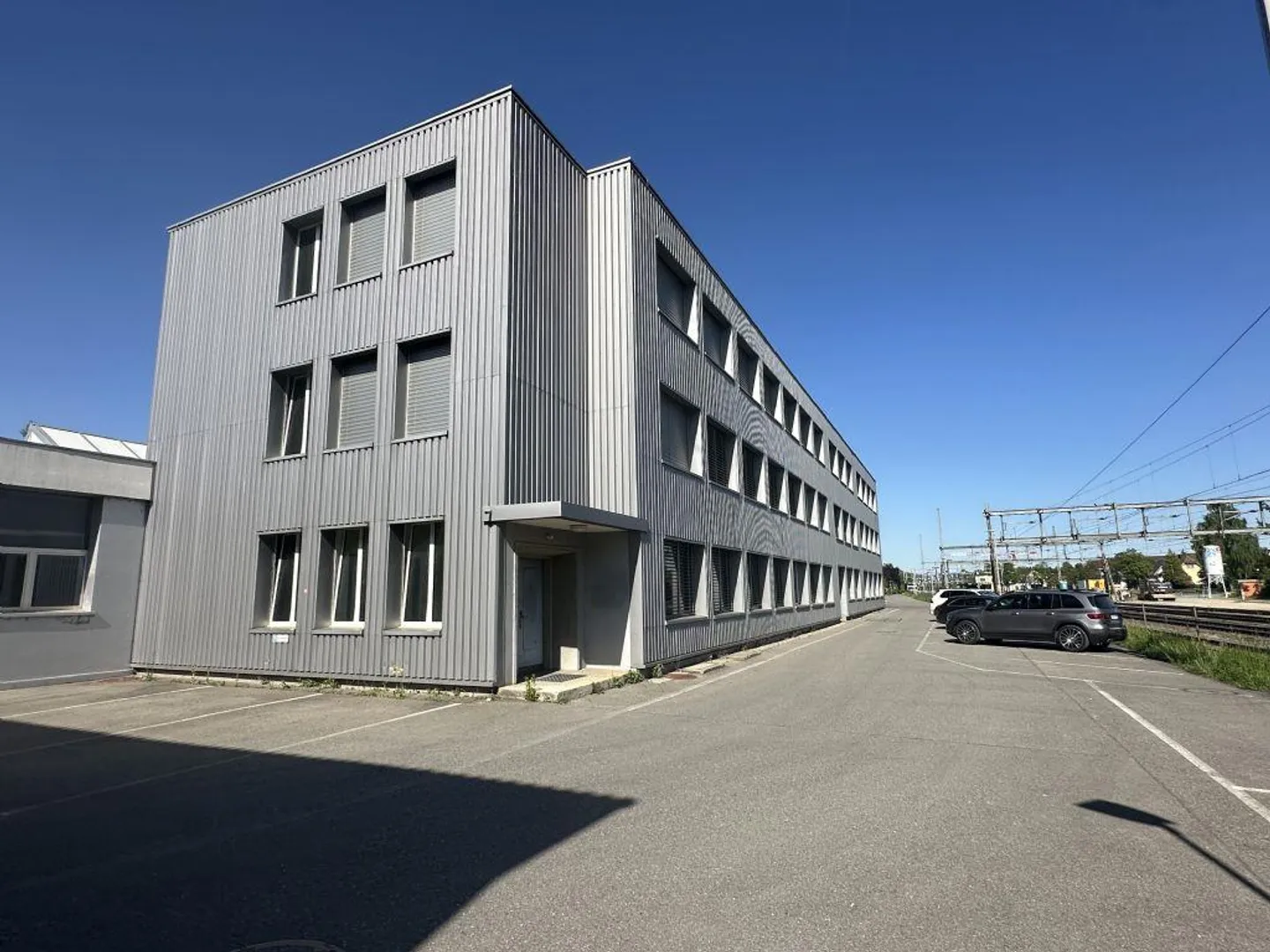 GEWERBEFLÄCHEN AB 300M2 I SICHTBARKEIT I AM GLEIS - Foto 1 von 5