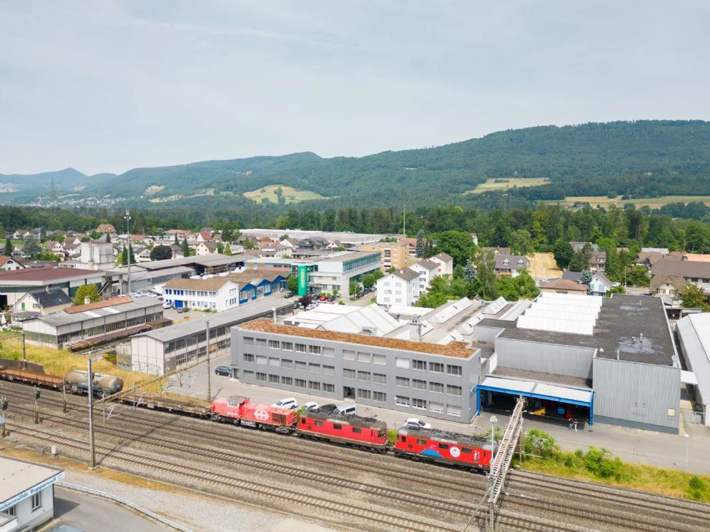 GEWERBEFLÄCHEN AB 300M2 I SICHTBARKEIT I AM GLEIS - Foto 2 von 5