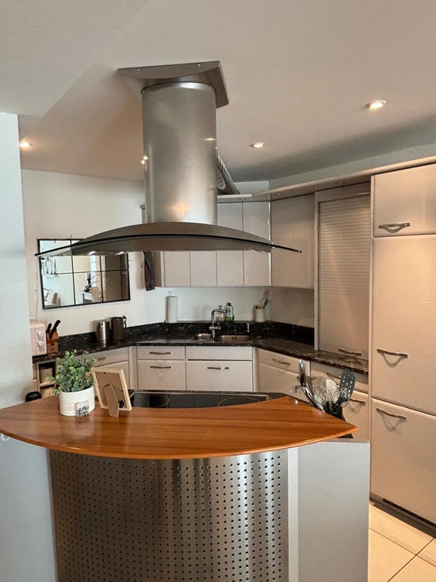 Modern living in a historic building - Photo 2 of 7