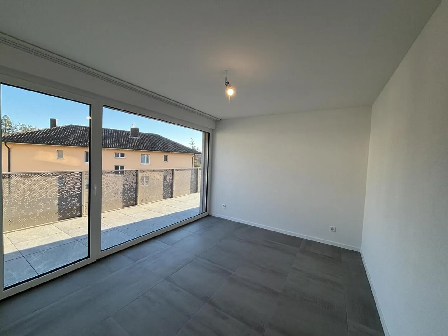 2190 - n°32 - 3,5-Zimmer-Penthouse-Wohnung im 3. Stock - Foto 6 von 8