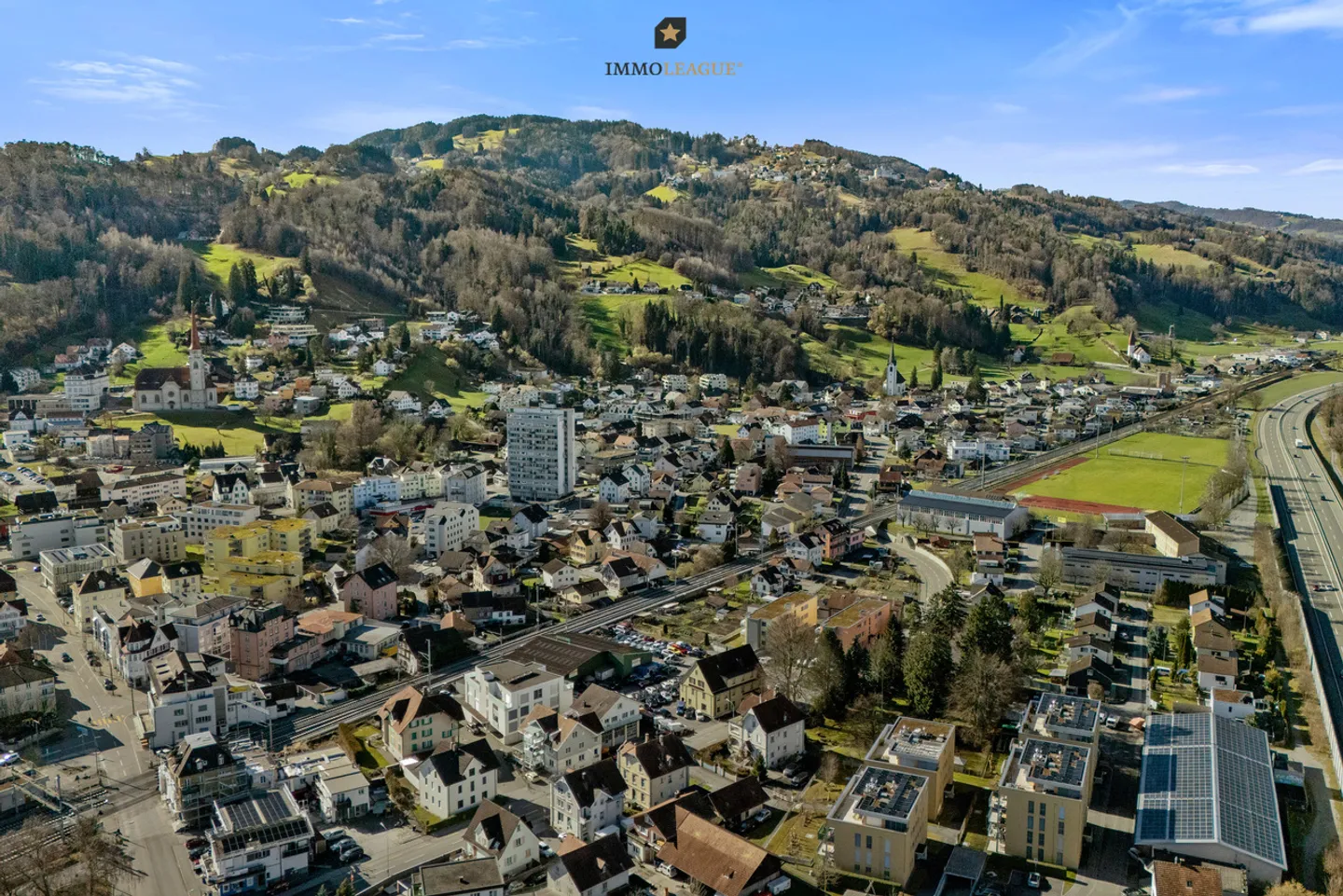 Propriété résidentielle et commerciale avec potentiel d'expansion et de développement - Photo 1 sur 4