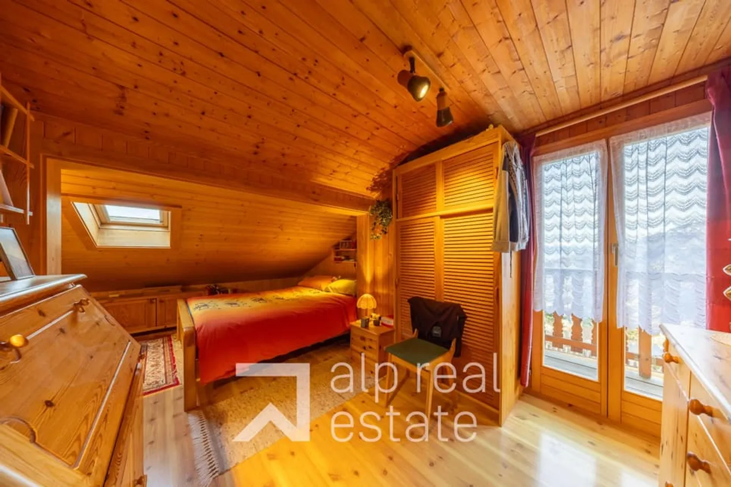 Charming cottage with a view - Photo 8 of 11