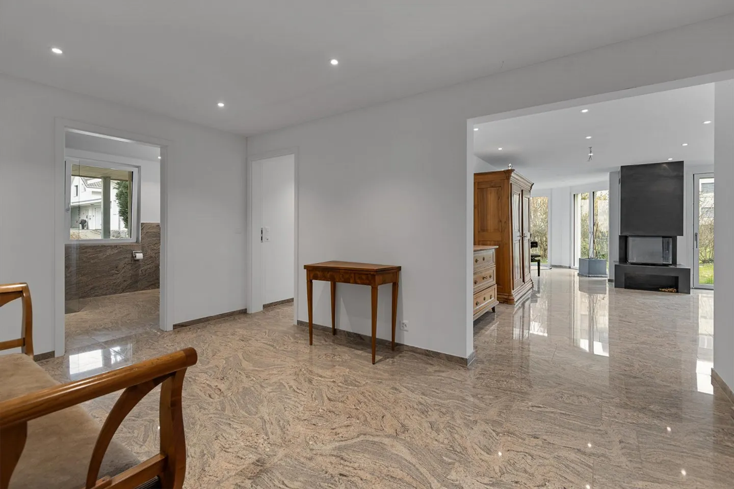 Abitazione/ufficio/studio/casa multigenerazionale con attico duplex di 8,5 vani e appartamento di 3,5 vani con giardino - Foto 2 di 13