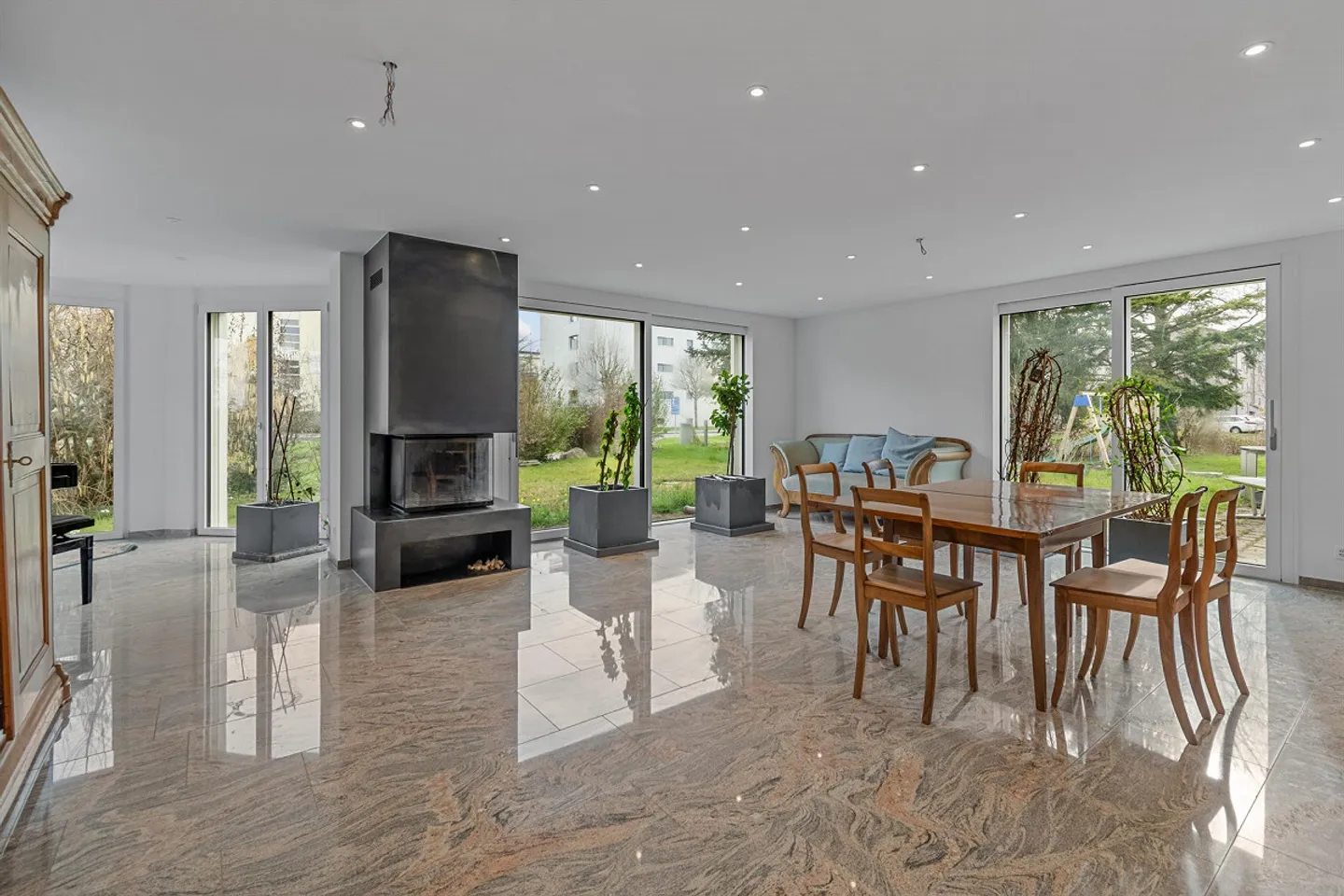 Abitazione/ufficio/studio/casa multigenerazionale con attico duplex di 8,5 vani e appartamento di 3,5 vani con giardino - Foto 3 di 13
