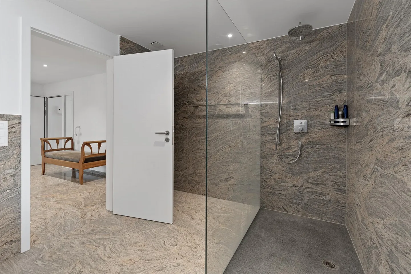 Abitazione/ufficio/studio/casa multigenerazionale con attico duplex di 8,5 vani e appartamento di 3,5 vani con giardino - Foto 8 di 13