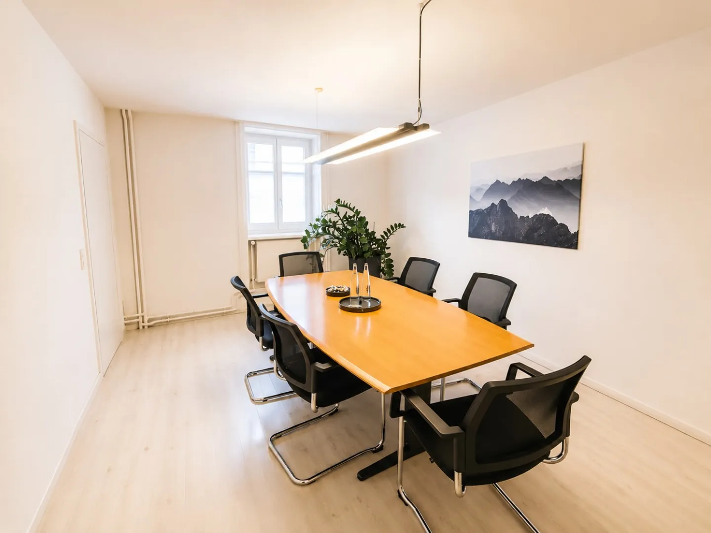 Deux étages de bureaux dans un emplacement de choix – 200 m2 – limité à 1 an - Photo 2 sur 8