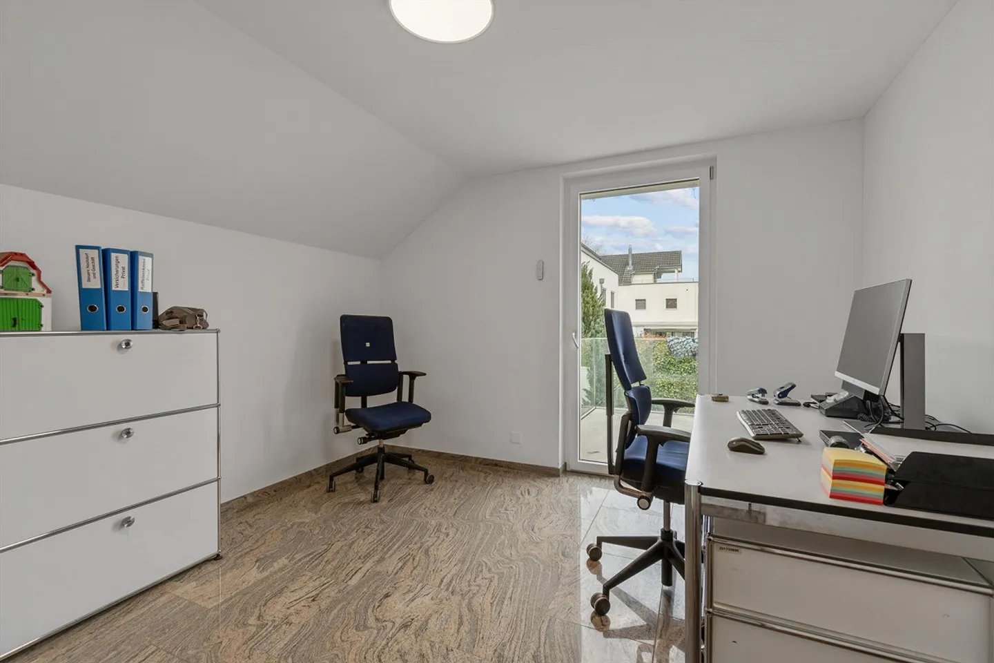Abitazione/ufficio/studio/casa multigenerazionale con attico duplex di 8,5 vani e appartamento di 3,5 vani con giardino - Foto 9 di 13