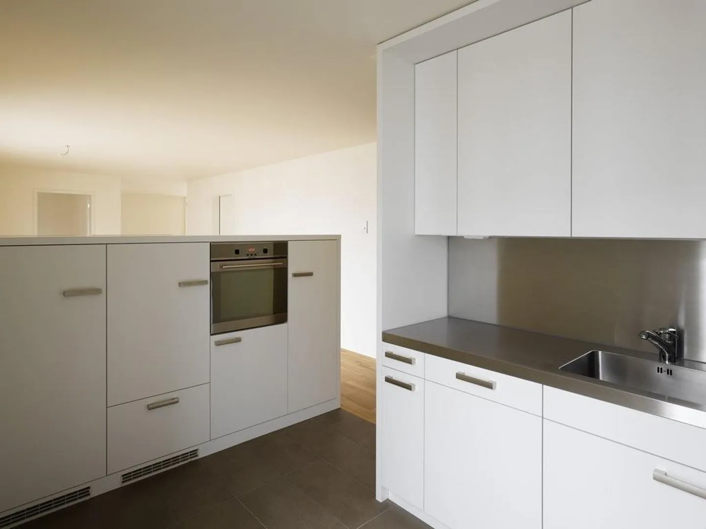 Grosszügige Wohnung mit zwei Loggias - Foto 2 von 9