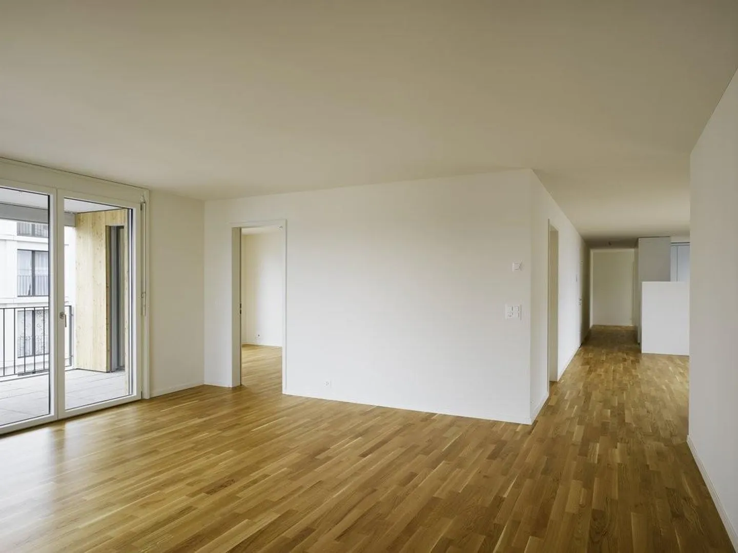 Grosszügige Wohnung mit zwei Loggias - Foto 5 von 9