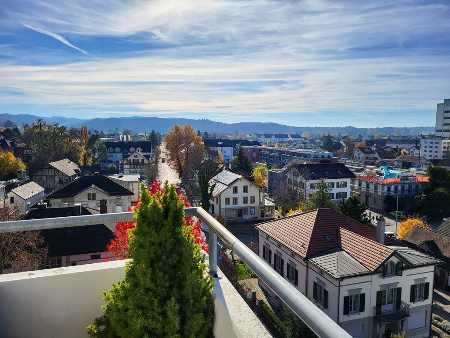 Ampio appartamento attico di 5,5 locali con vista panoramica e privacy - Foto 4 di 14