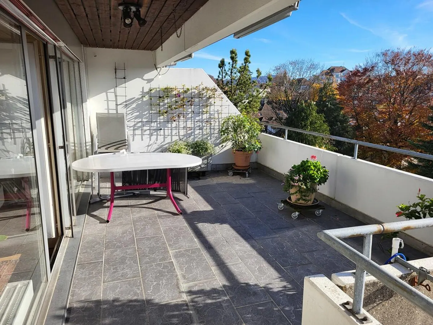 Ampio appartamento attico di 5,5 locali con vista panoramica e privacy - Foto 5 di 14