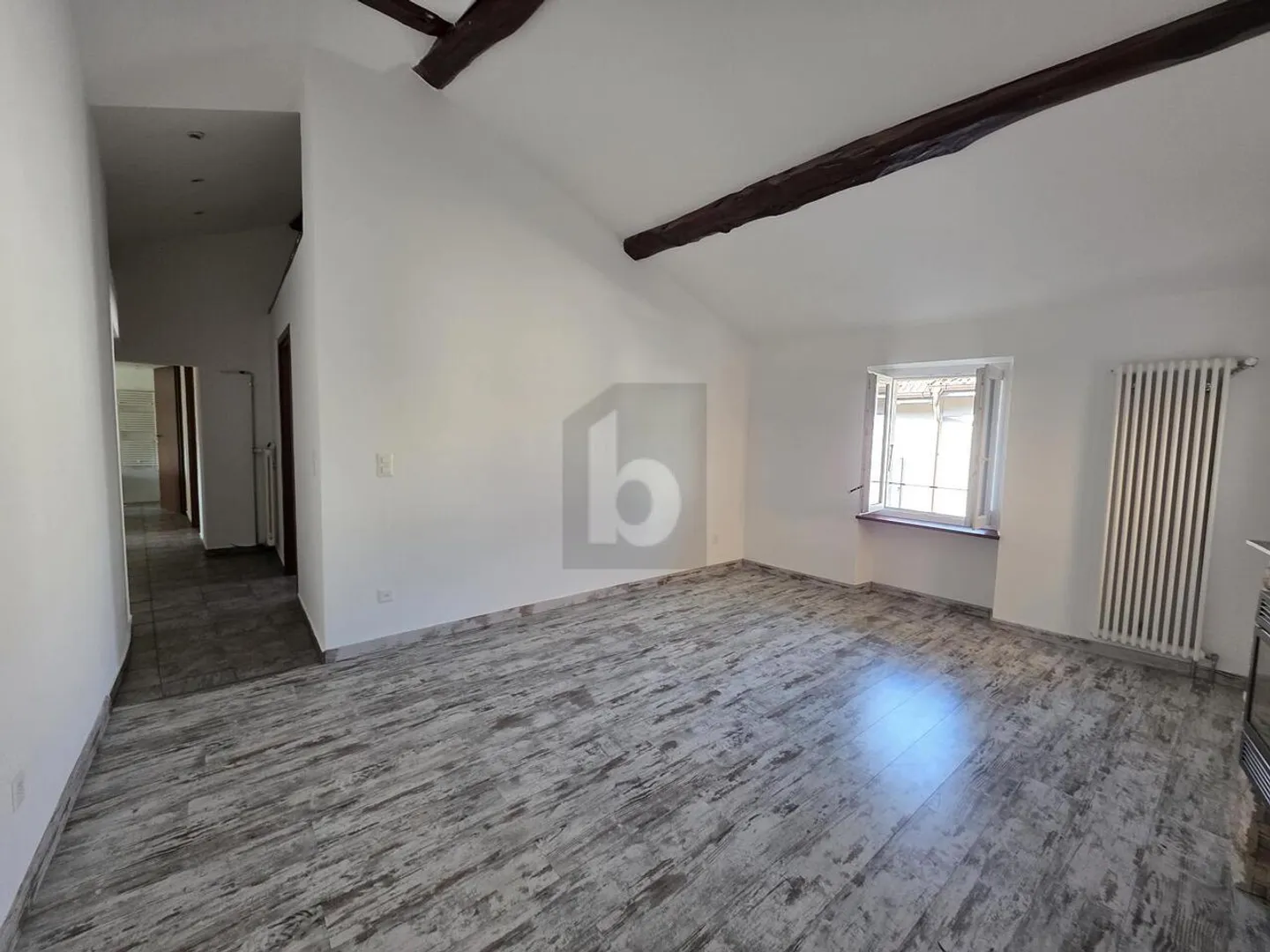 ACCOGLIENTE E SOLEGGIATO IN POSIZIONE CENTRALE - Foto 2 di 5