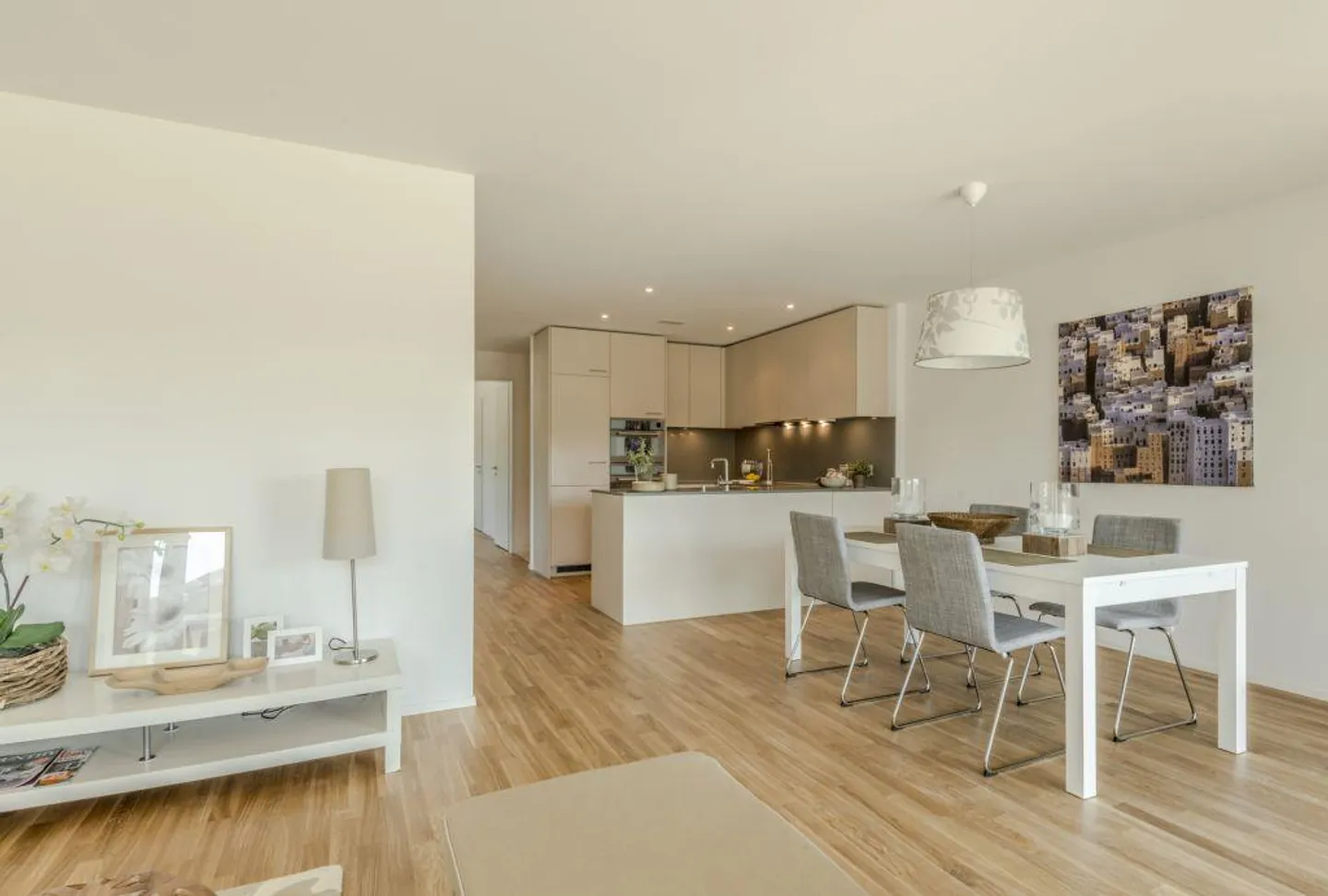 Affitto di un esclusivo appartamento di 4 ½ stanze con standard di proprietà - Foto 1 di 10