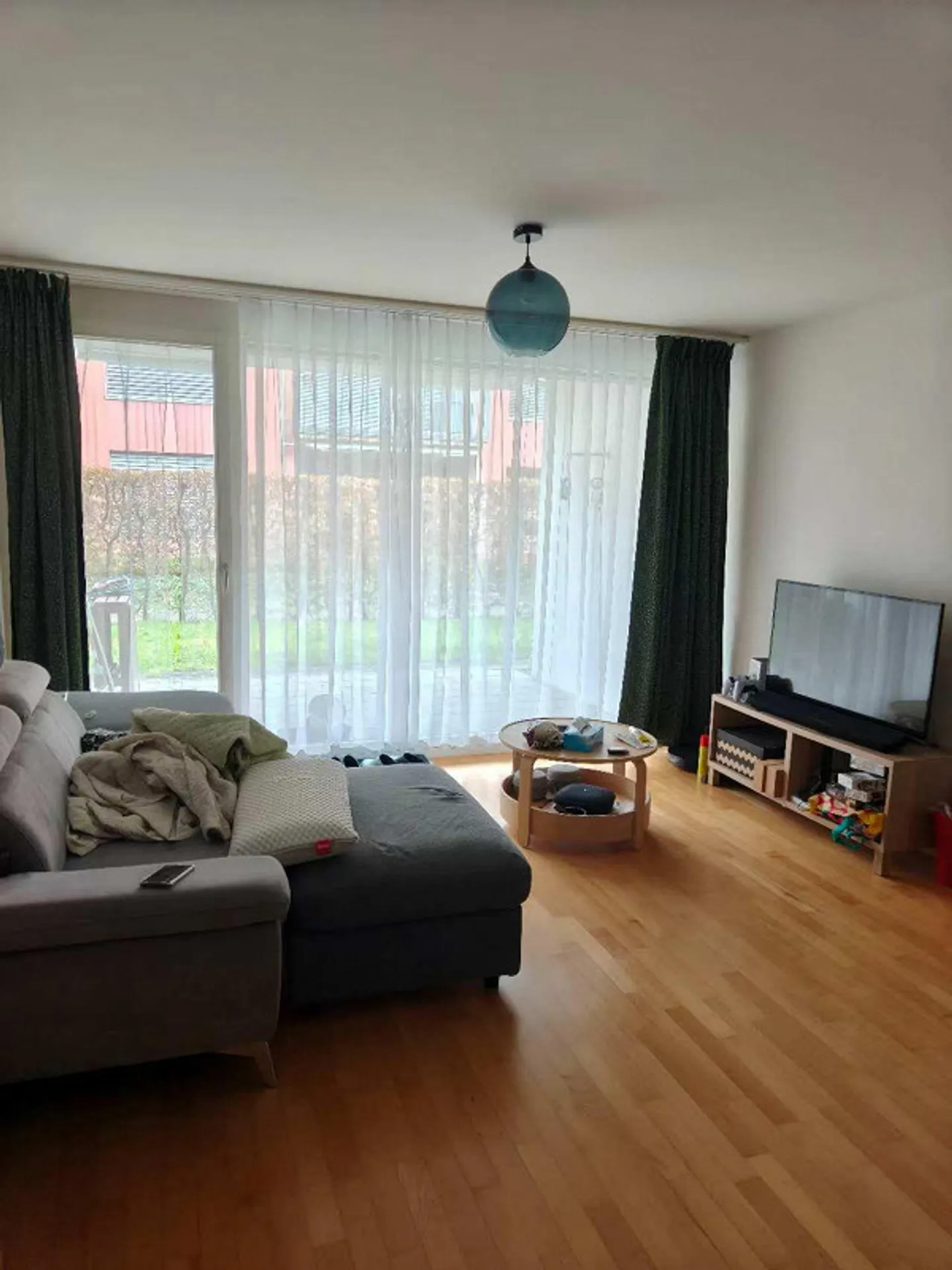 Madame - Photo 2 sur 2