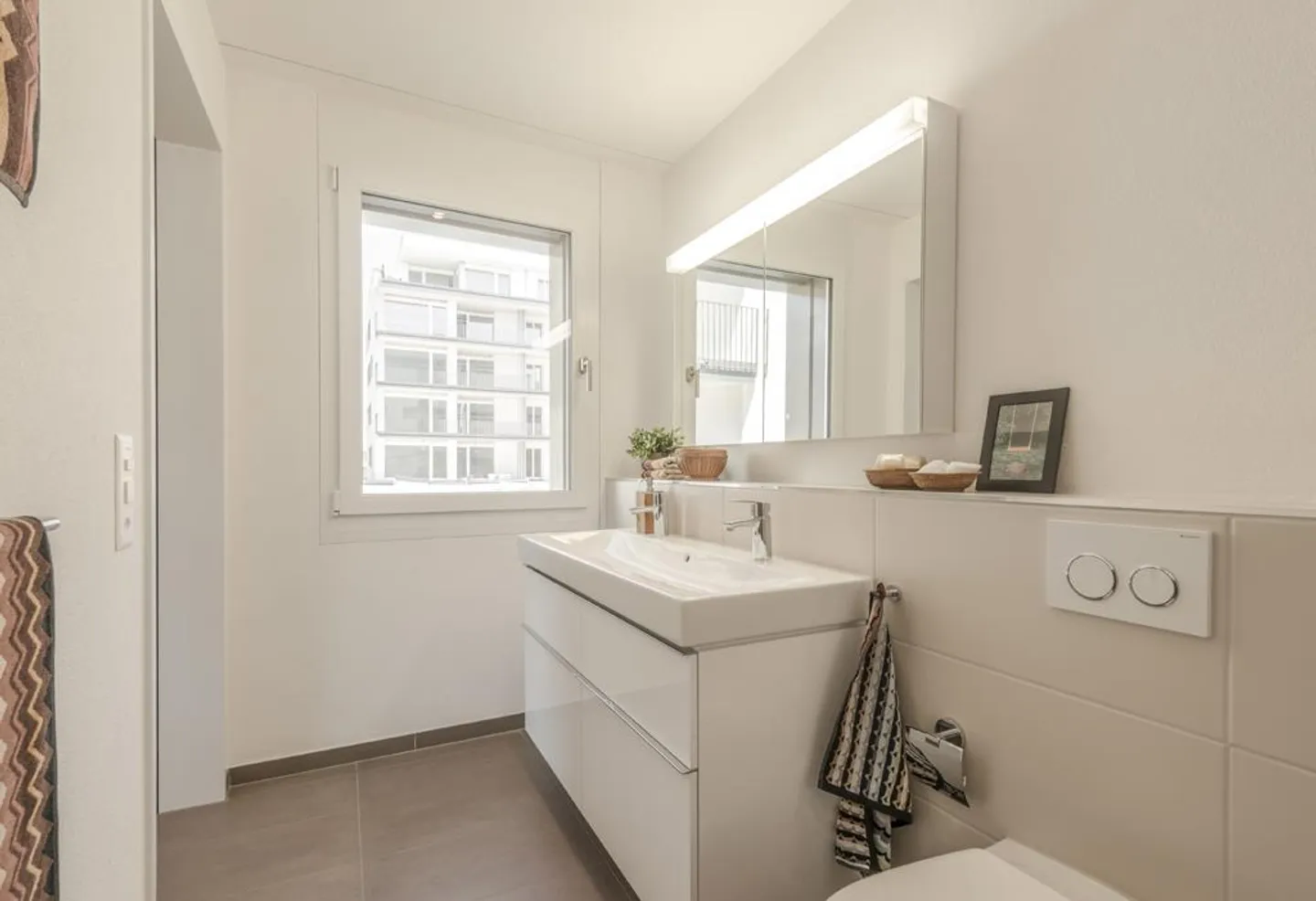 Affitto di un esclusivo appartamento di 4 ½ stanze con standard di proprietà - Foto 4 di 10