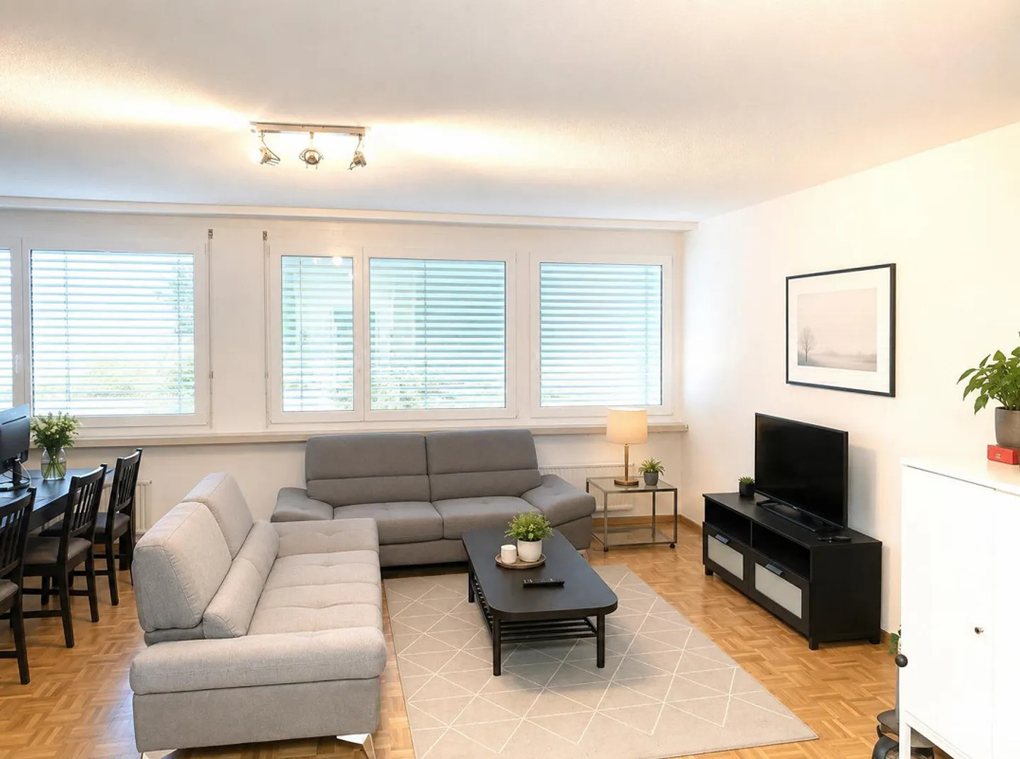 Appartamento 3,5 stanze completamente arredato - Pronto per essere abitato con balcone a Basilea - Foto 3 di 14