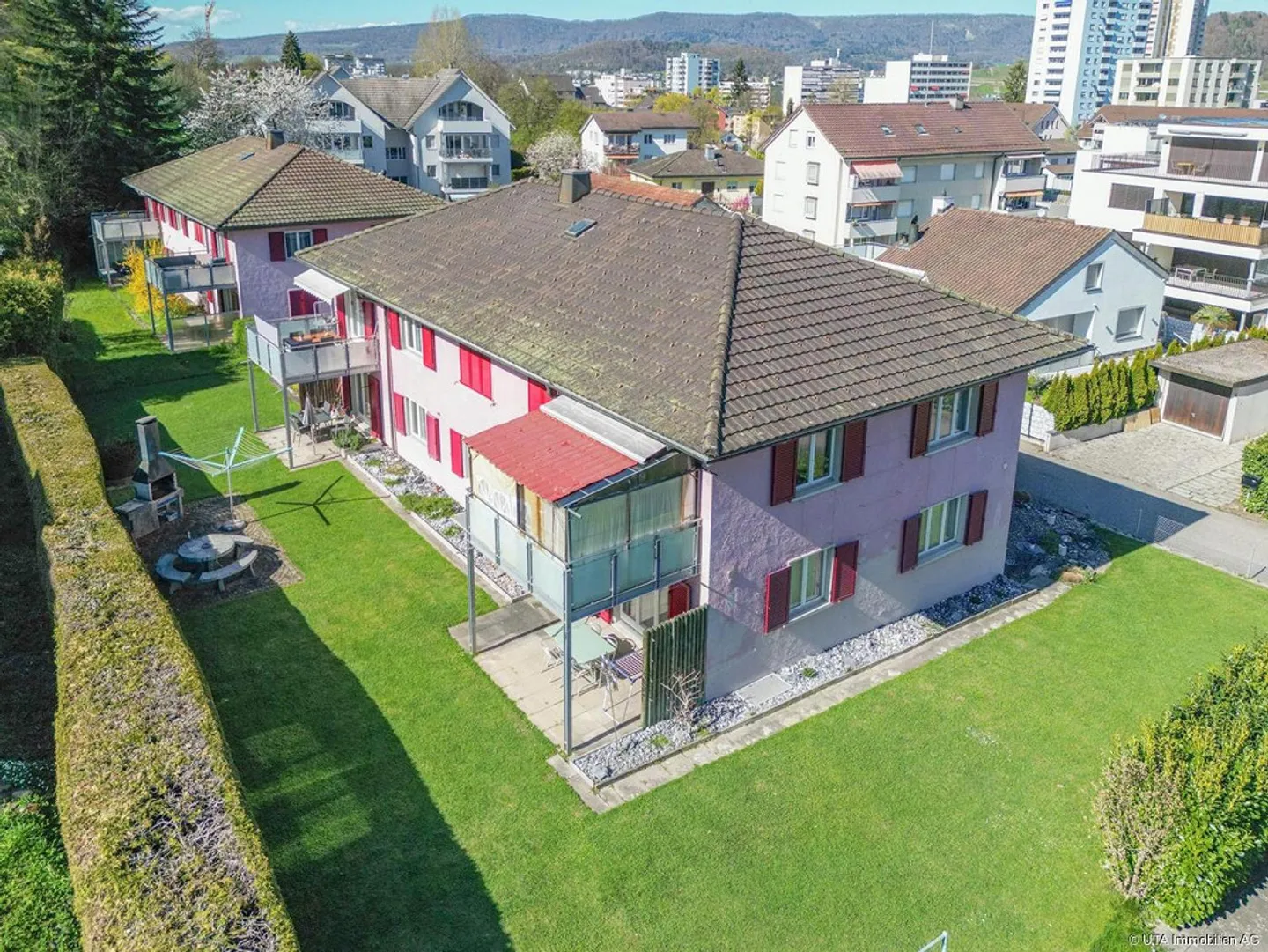Attractive investment property in a good location with potential - Photo 1 of 5