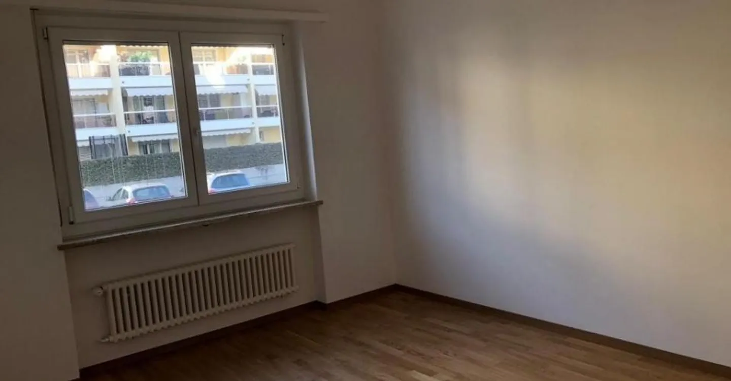We rent a spacious and renovated apartment, first month free - Photo 4 of 5