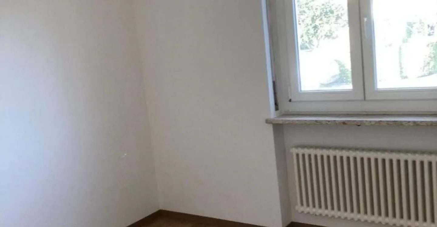 We rent a spacious and renovated apartment, first month free - Photo 3 of 5