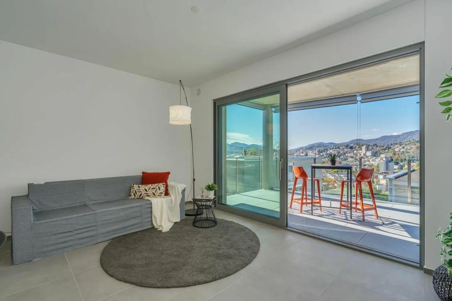 PREGASSONA · MODERN ATTIC OF 3½ ROOMS WITH TERRACE · POSSIBILITY... - Photo 1 of 10