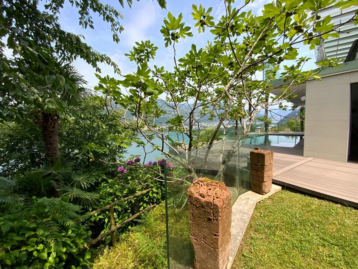 Villa lussuosa con vista mozzafiato immersa nel verde - Foto 1 di 6