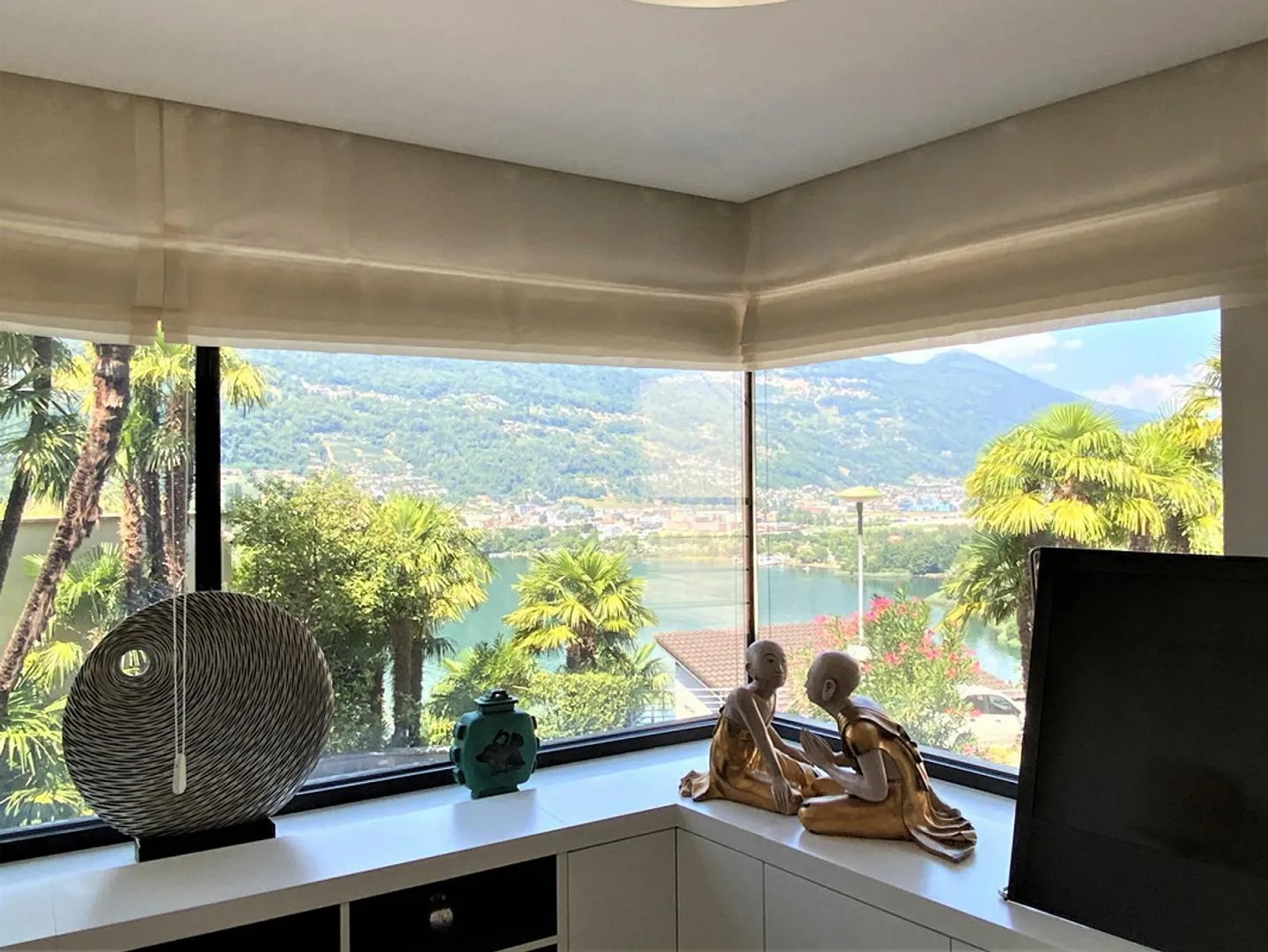 Villa lussuosa con vista mozzafiato immersa nel verde - Foto 3 di 6