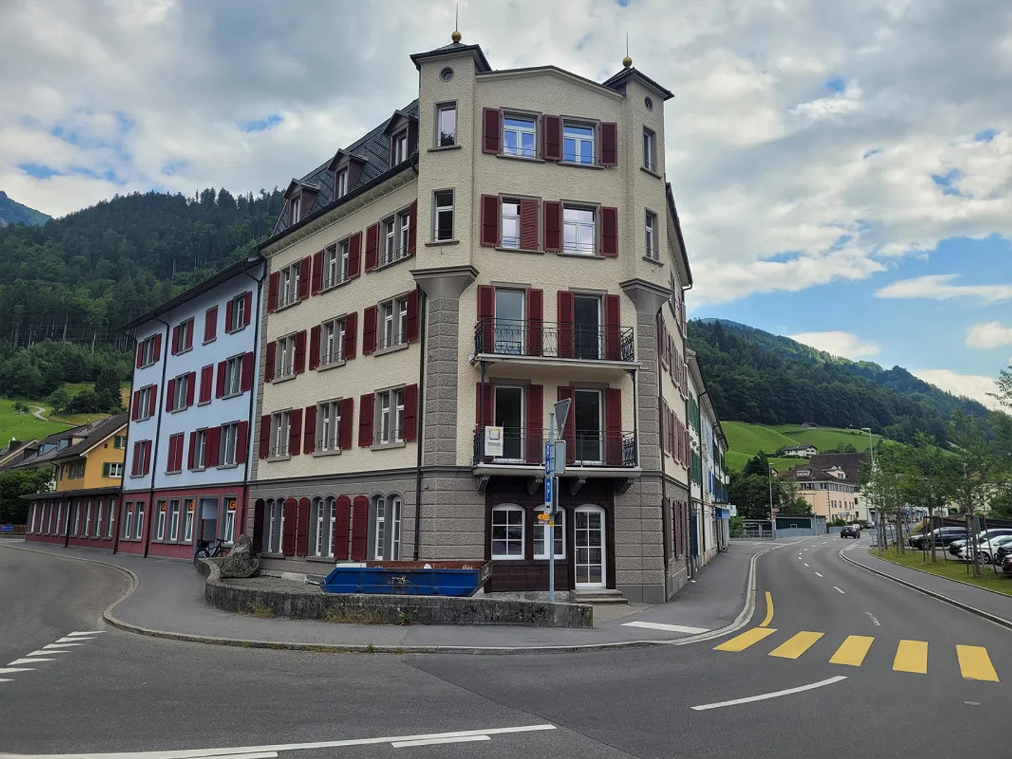 Completely renovated property with 10 modern apartments in a central location - Photo 1 of 21