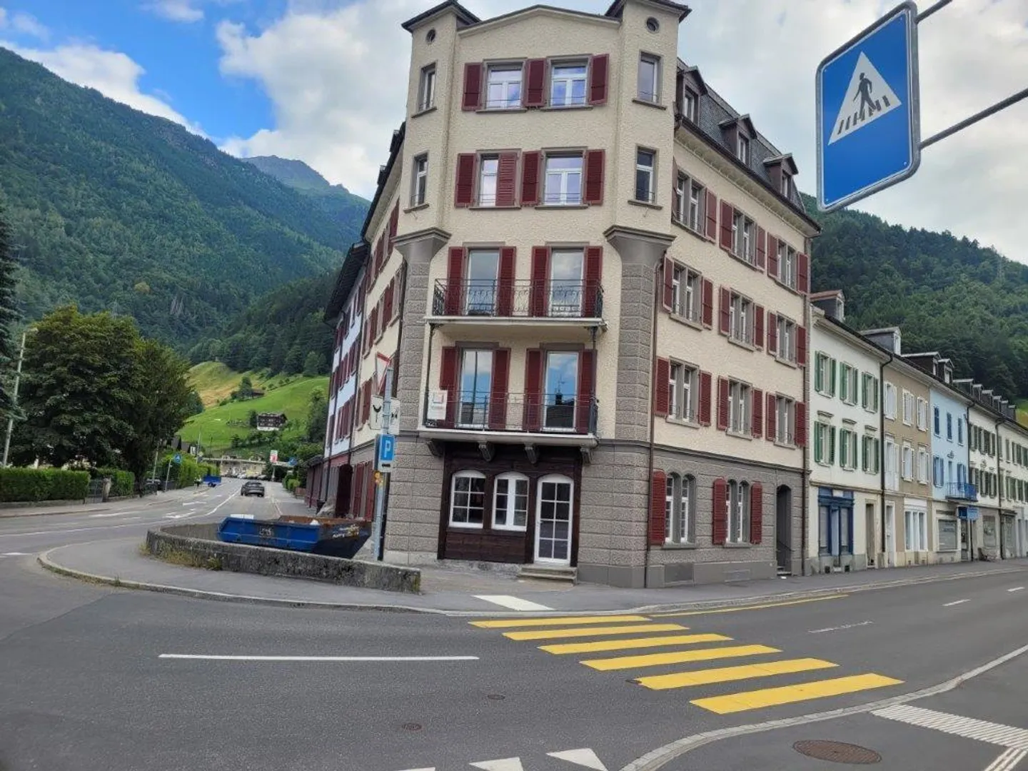 Completely renovated property with 10 modern apartments in a central location - Photo 2 of 21