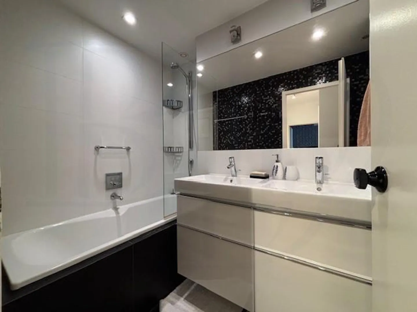 EXCLUSIVITE - CHAMPEL - APPARTEMENT DE 4 PIECES - Photo 10 sur 10