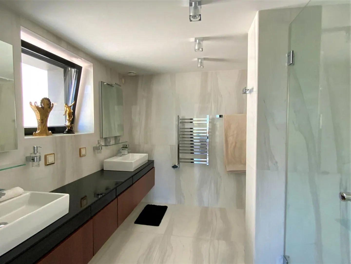 Villa lussuosa con vista mozzafiato immersa nel verde - Foto 5 di 6