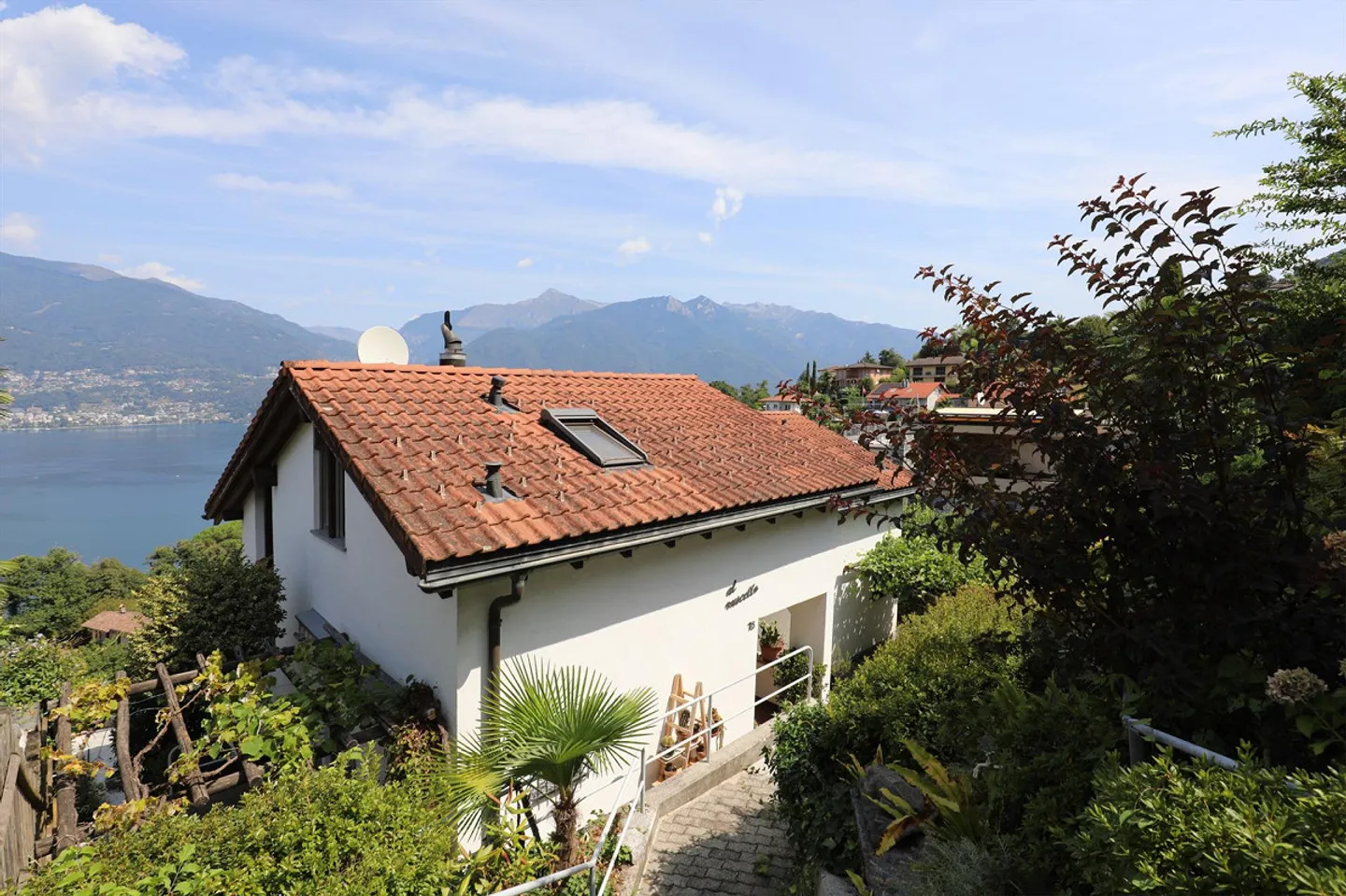 Maison jumelée avec vue magnifique sur le lac Majeur - Photo 2 sur 17