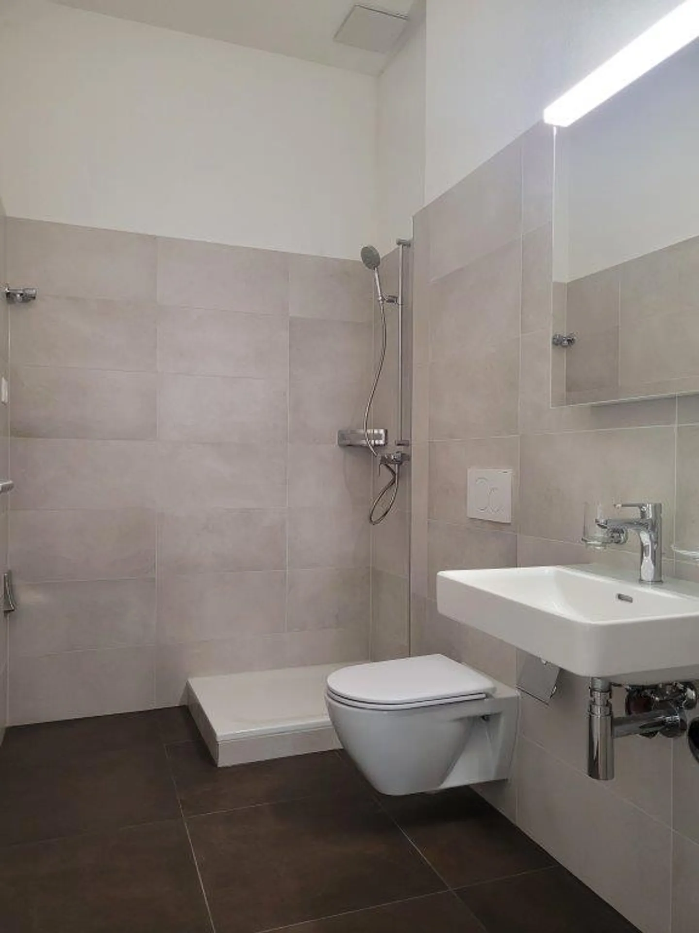 Completely renovated property with 10 modern apartments in a central location - Photo 15 of 21