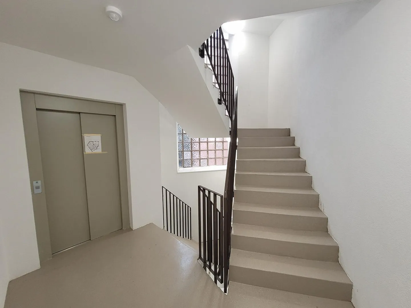 Completely renovated property with 10 modern apartments in a central location - Photo 19 of 21