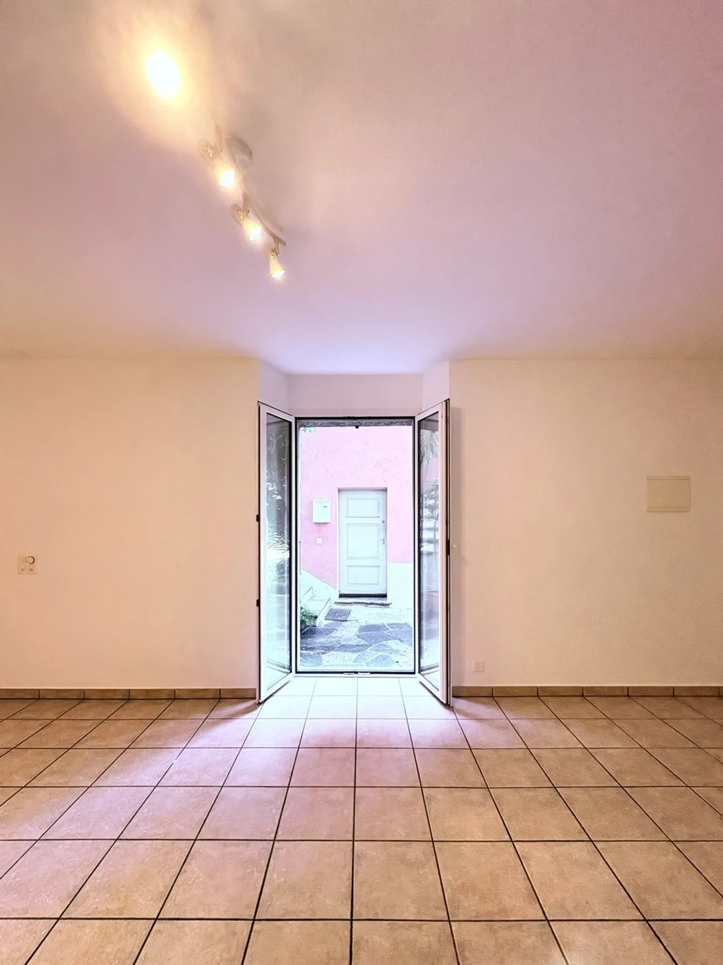 MURALTO, Spacious 2.5-room apartment for rent - Photo 4 of 8