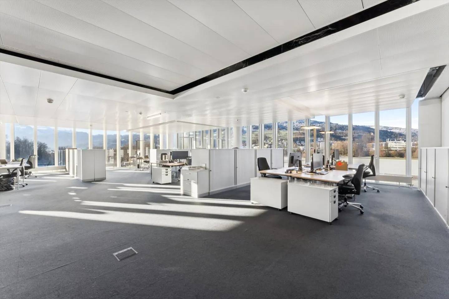 Vedere oltre gli altri: Edificio sportivo Allmend - Foto 2 di 7