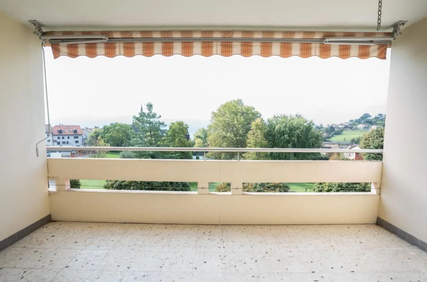 3,5 stanze con camera indipendente - Vista libera - Foto 2 di 6