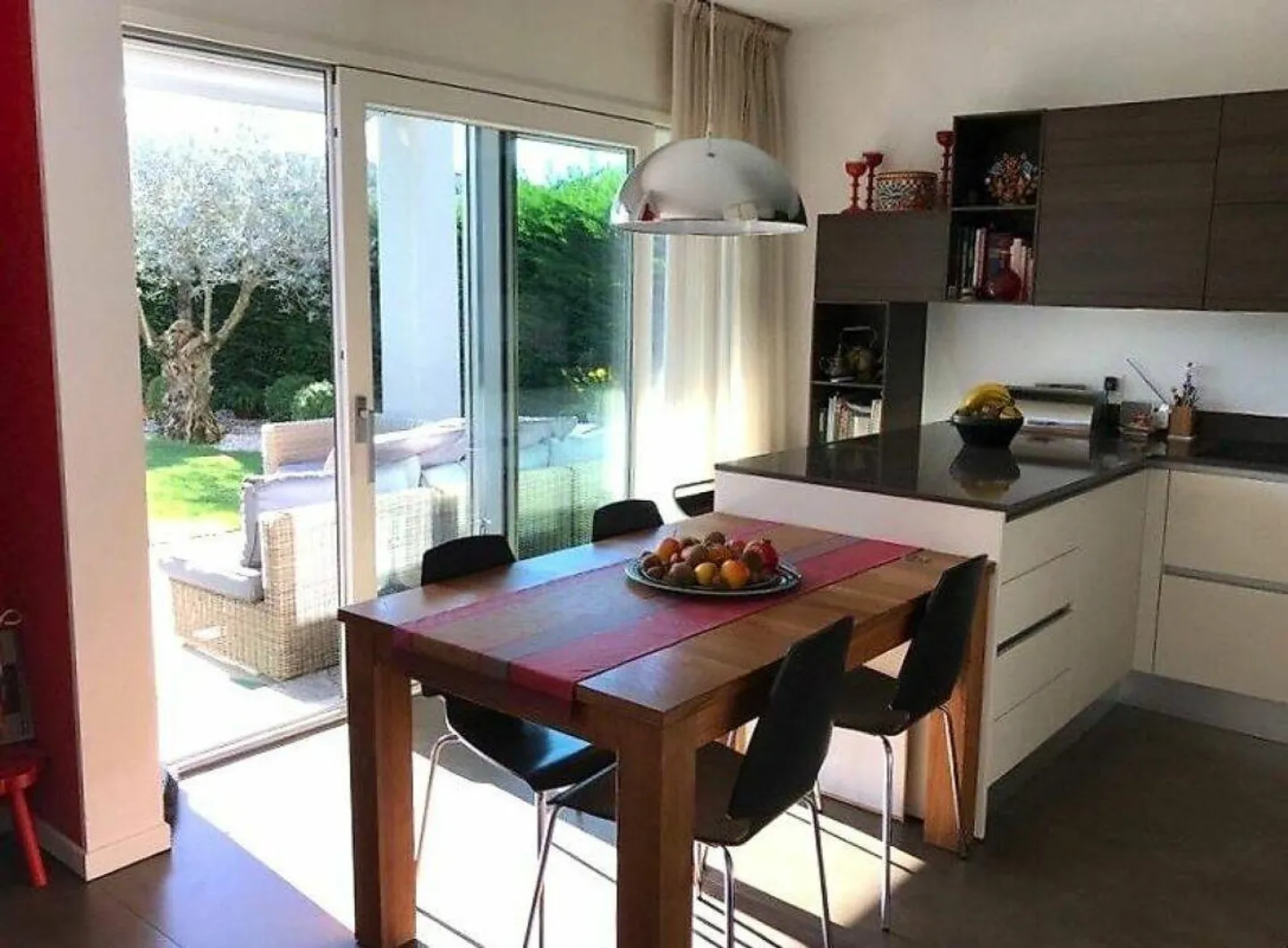 Apartment with 3.5 rooms and private garden - Photo 3 of 5