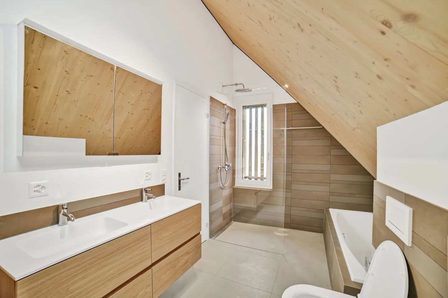 Exclusive 5.5-room maisonette with gallery & loggia – first rental in new building - Photo 6 of 9