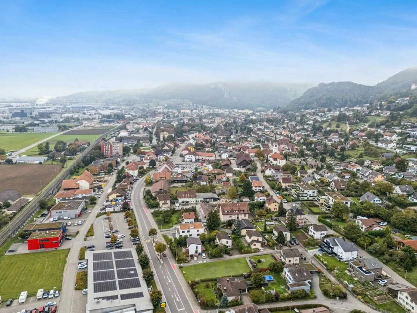 Opportunité d'investissement : Maison jumelée dans la zone commerciale, combinable pour l'habitation et le commerce - Photo 13 sur 13