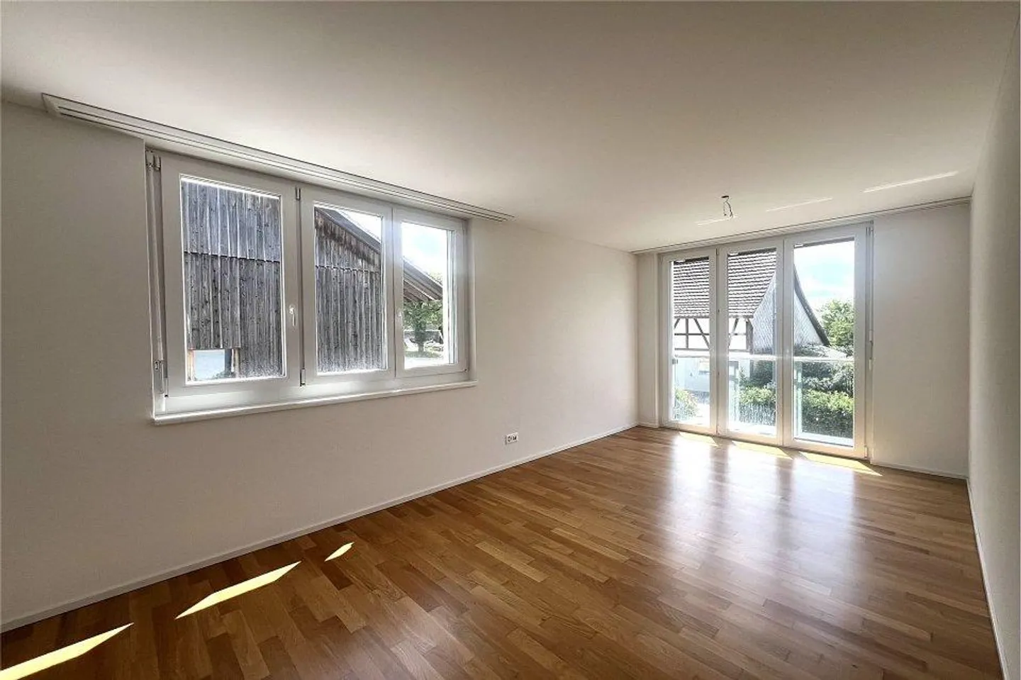 Maison mitoyenne moderne en excellent état - Photo 7 sur 12