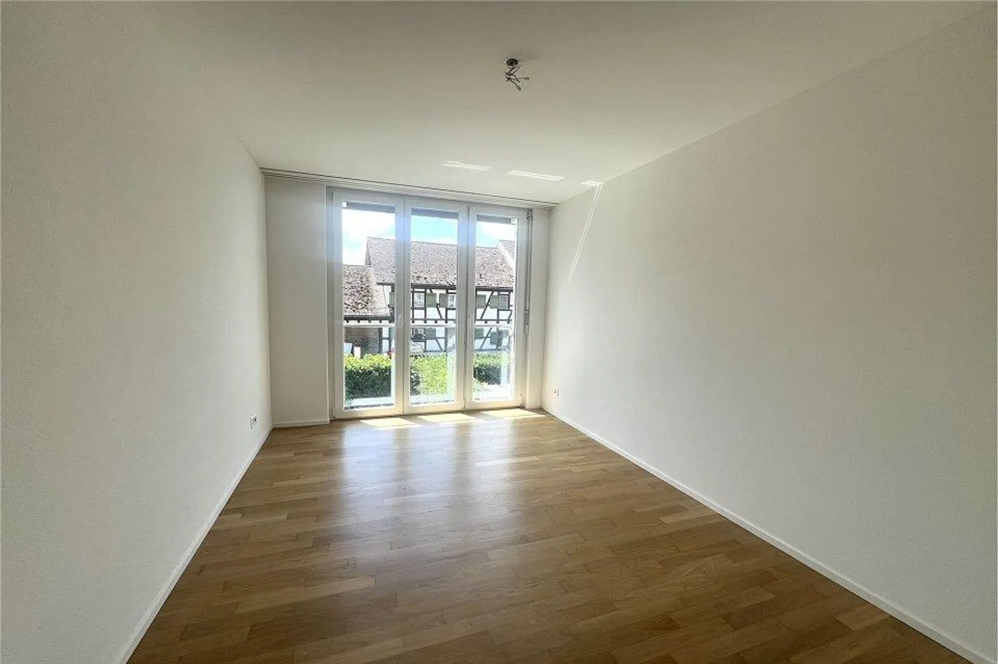 Maison mitoyenne moderne en excellent état - Photo 8 sur 12