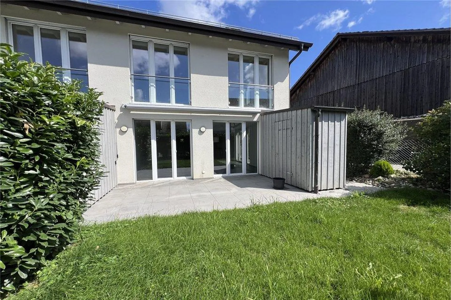 Maison mitoyenne moderne en excellent état - Photo 1 sur 12