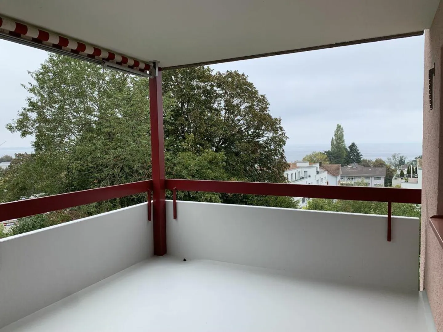 Appartement lumineux et spacieux de 4 1/2 pièces avec vue sur le lac - Photo 11 sur 12